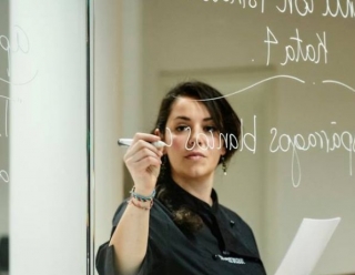 escribiendo el menu del dia